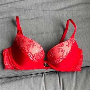 Victoria Secret NWOT Red Lace Bra, 34B